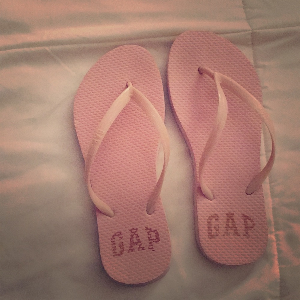Gap flip flops